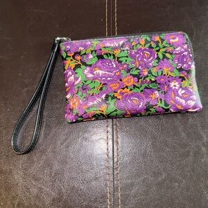 CORNER ZIP WRISTLET IN ROSE MEADOW FLORAL PRINT COATED CANVAS